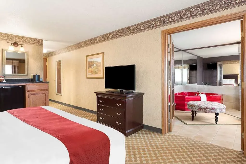 Image of Country Inn & Suites by Radisson, Lincoln North Hotel and Conference Center, NE with hot tub in room