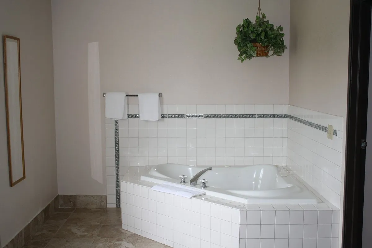 Image of Howard Johnson by Wyndham Gothenburg with hot tub in room