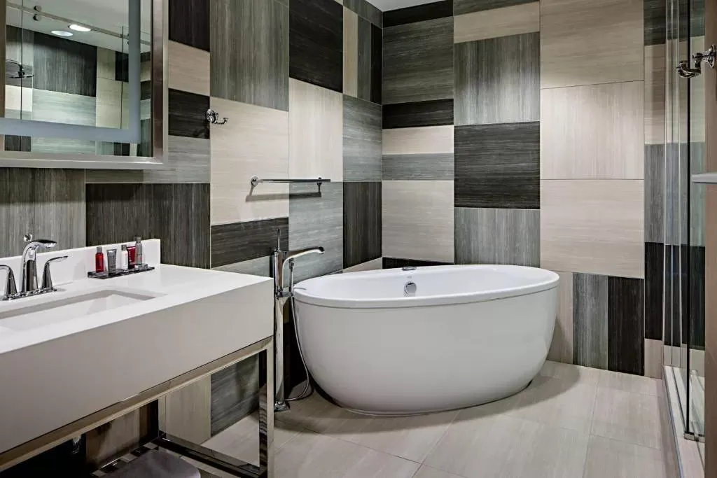 Image of Omaha Marriott Downtown at the Capitol District with hot tub in room