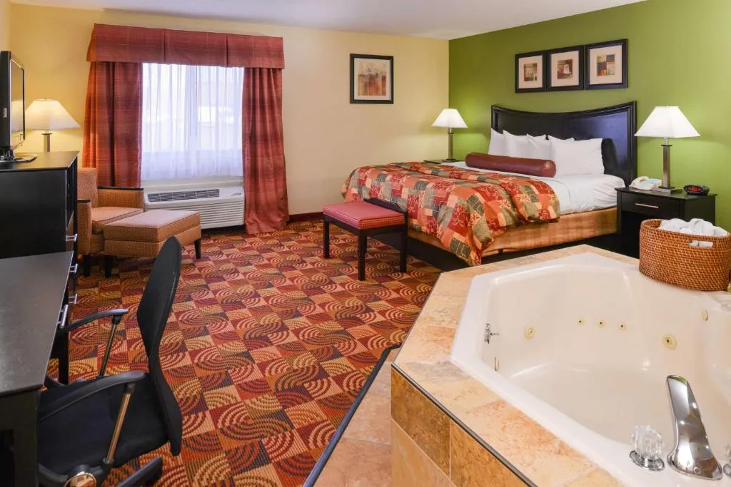 Image of Best Western Canal Winchester Inn-Columbus South East with hot tub in room