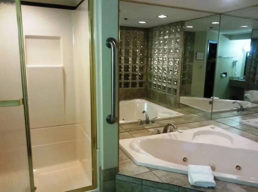Image of Best Western Park Hotel with hot tub in room