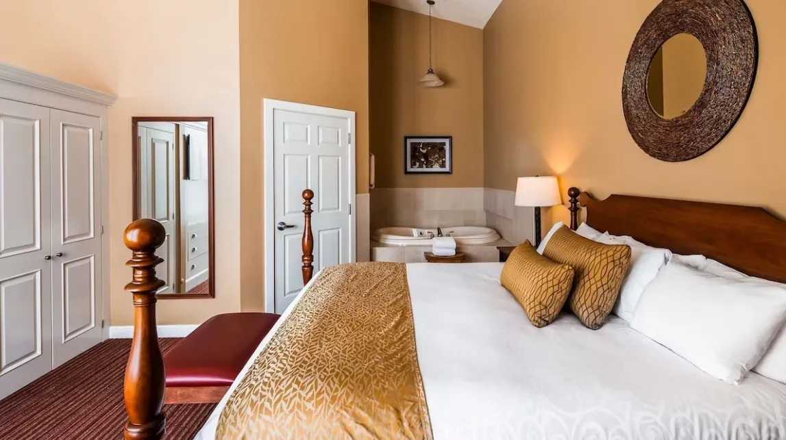Image of Best Western Plus Dutch Haus Inn and Suites with hot tub in room