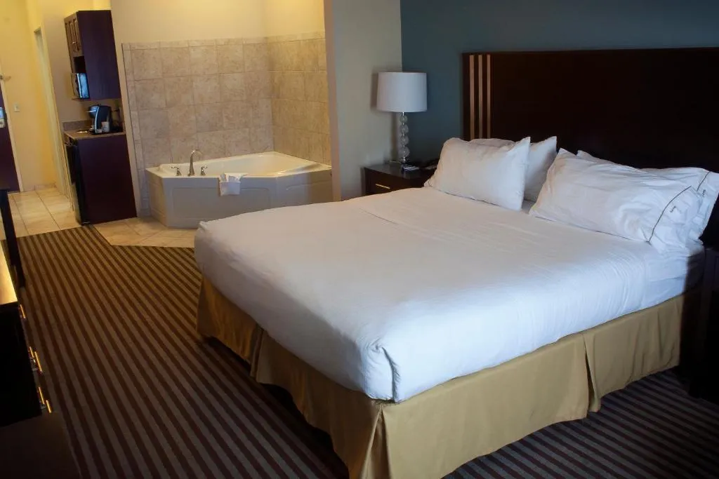 Image of Holiday Inn Express & Suites Youngstown West I 80, an IHG Hotel with hot tub in room