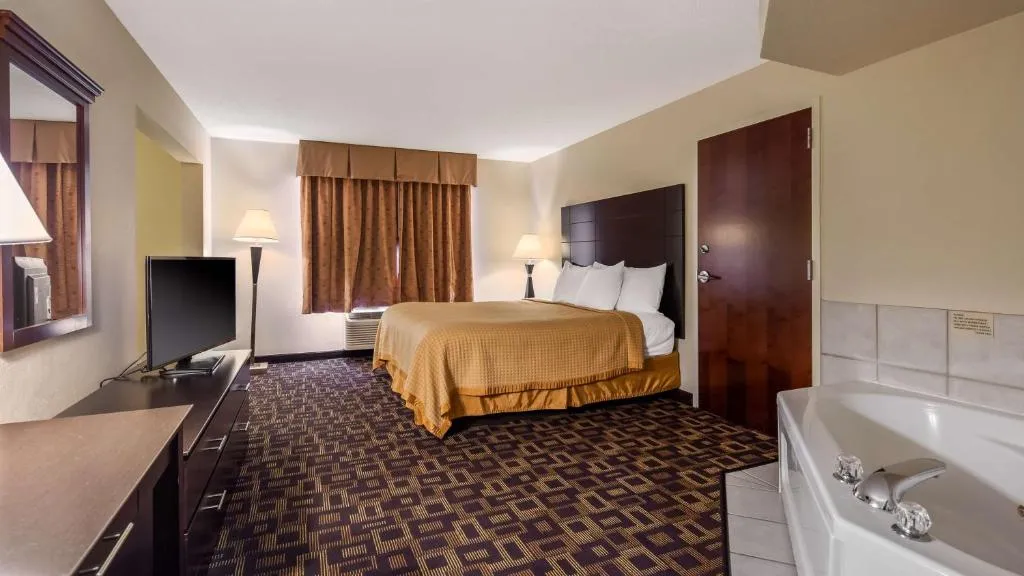 Image of Best Western Carowinds with hot tub in room
