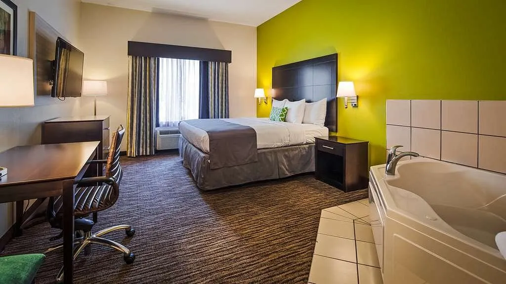 Image of Best Western Magnolia Inn and Suites with hot tub in room