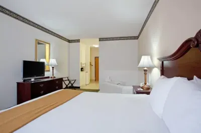 Image of Moncks Corner Inn with hot tub in room