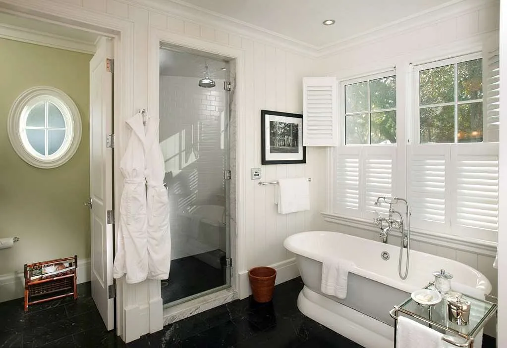 Image of Montage Palmetto Bluff with hot tub in room