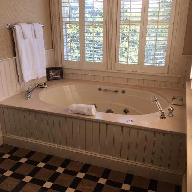 Image of Wentworth Mansion with hot tub in room