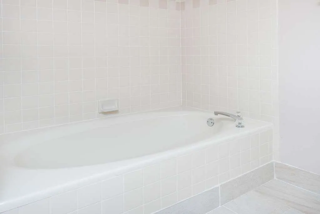 Image of Baymont by Wyndham Clarksville Northeast with hot tub in room
