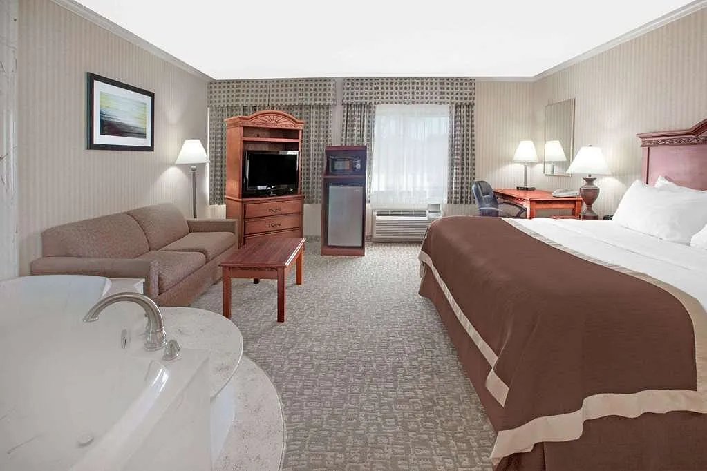 Image of Baymont by Wyndham Jackson with hot tub in room