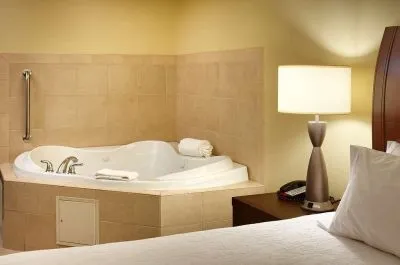Image of Hilton Garden Inn Clarksville with hot tub in room