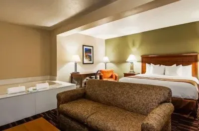 Image of Best Western Town and Country Inn, Cedar City with hot tub in room