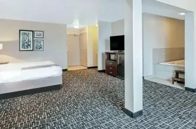 Image of La Quinta by Wyndham North Orem with hot tub in room