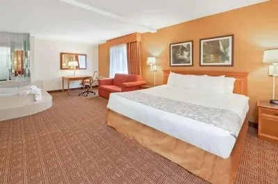 Image of La Quinta by Wyndham Salt Lake City – Layton with hot tub in room