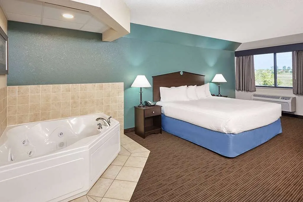 Image of AmericInn by Wyndham Green Bay East with hot tub in room