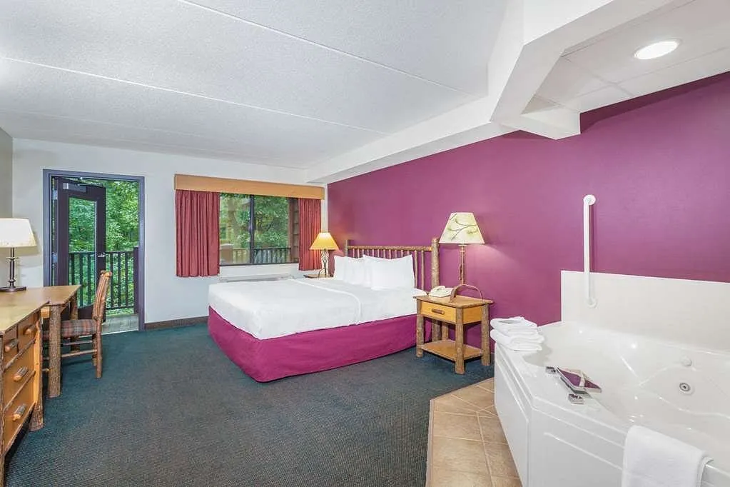 Image of AmericInn by Wyndham Wisconsin Dells with hot tub in room
