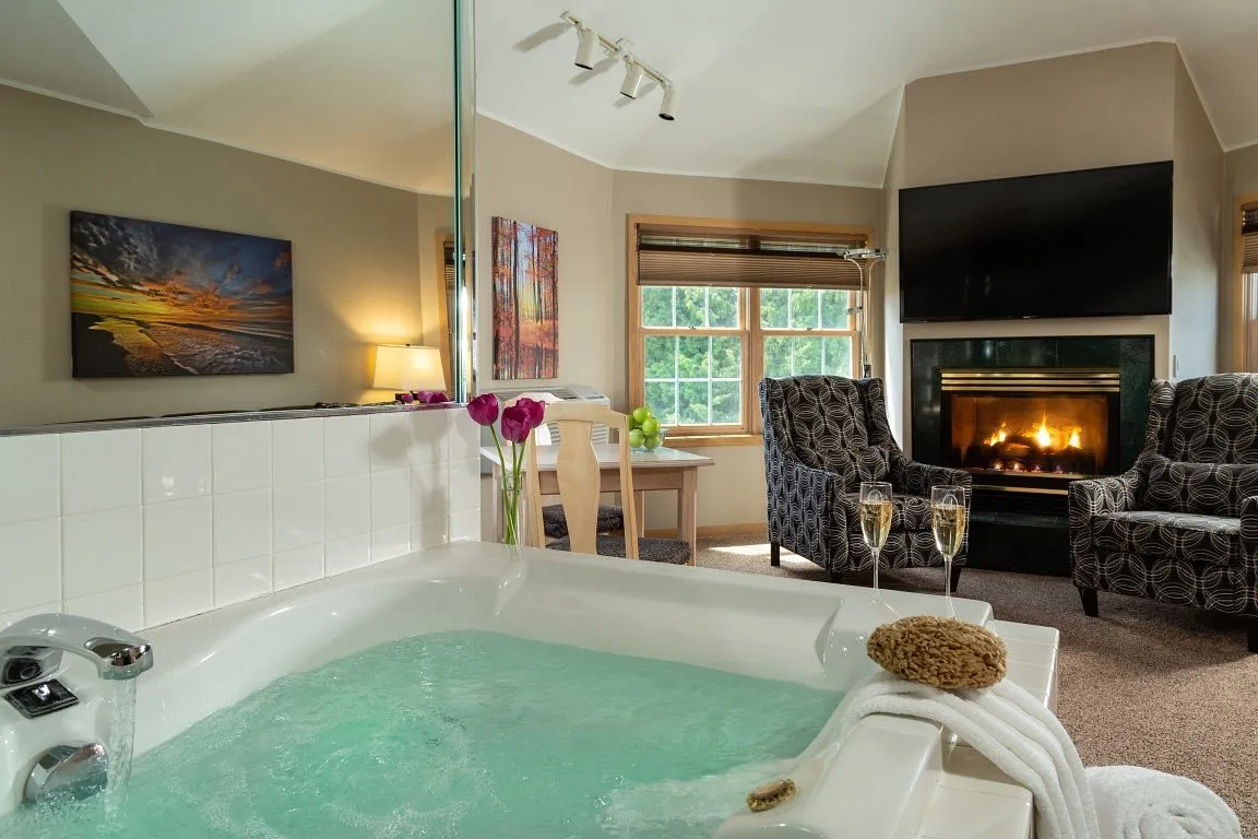 Image of Ashbrooke Hotel with hot tub in room
