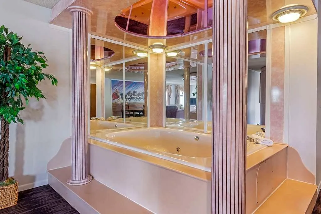 Image of Atlantis Family Waterpark Hotel with hot tub in room