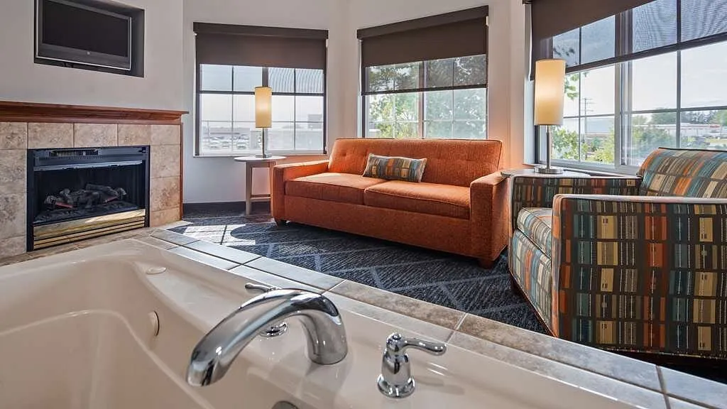 Image of Best Western Plus Appleton Airport Mall Hotel with hot tub in room