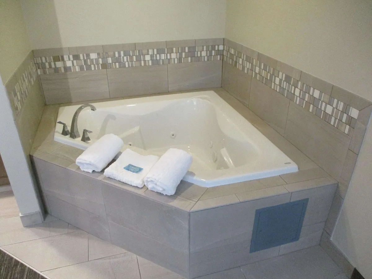 Image of Best Western Plus Hudson I-94 with hot tub in room
