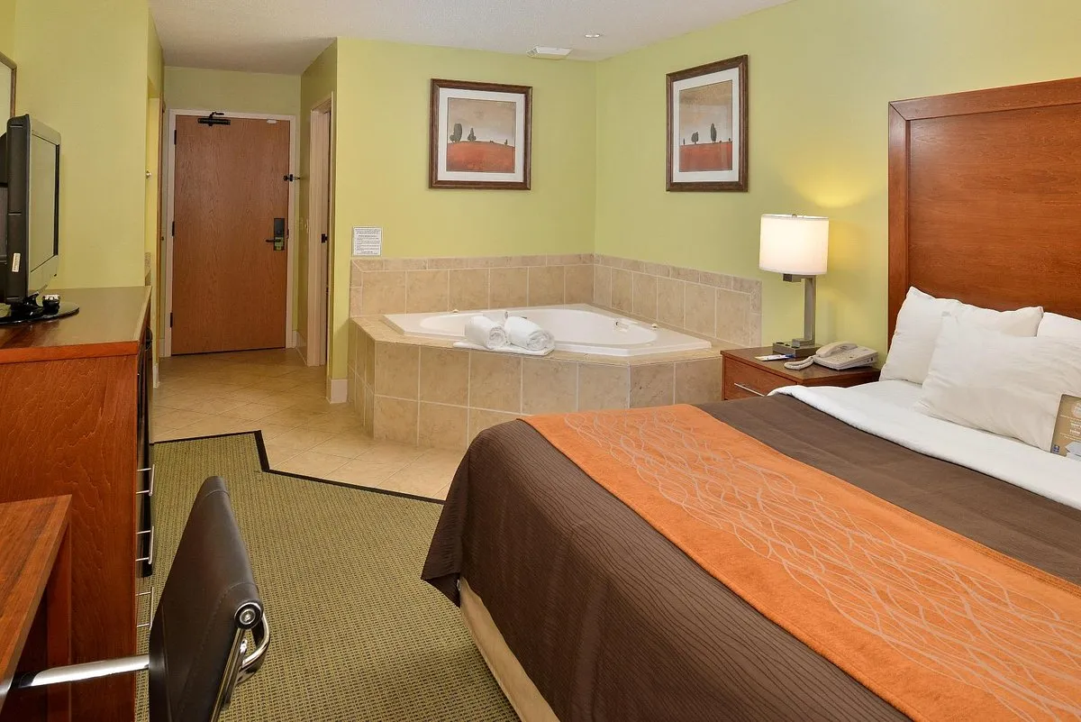 Image of Comfort Inn & Suites Black River Falls I-94 with hot tub in room