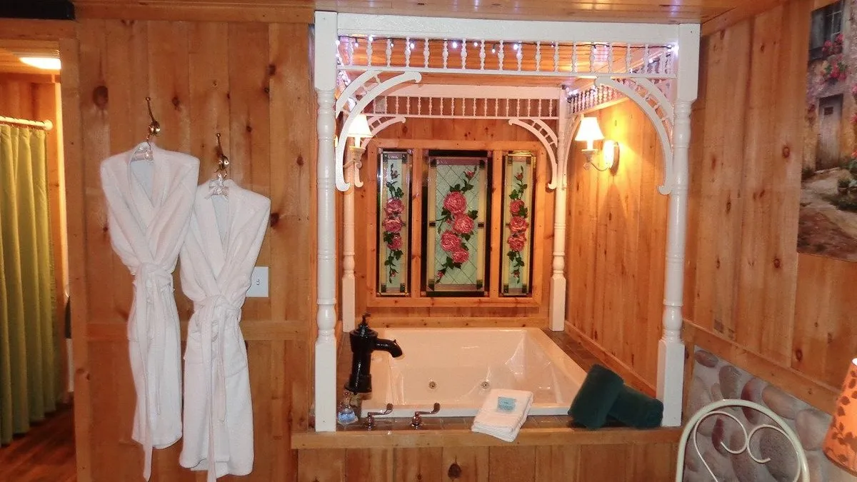Image of Lazy Cloud Inn with hot tub in room