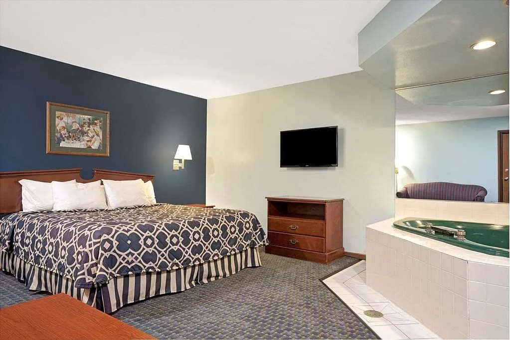 Image of Super 8 by Wyndham Hudson with hot tub in room