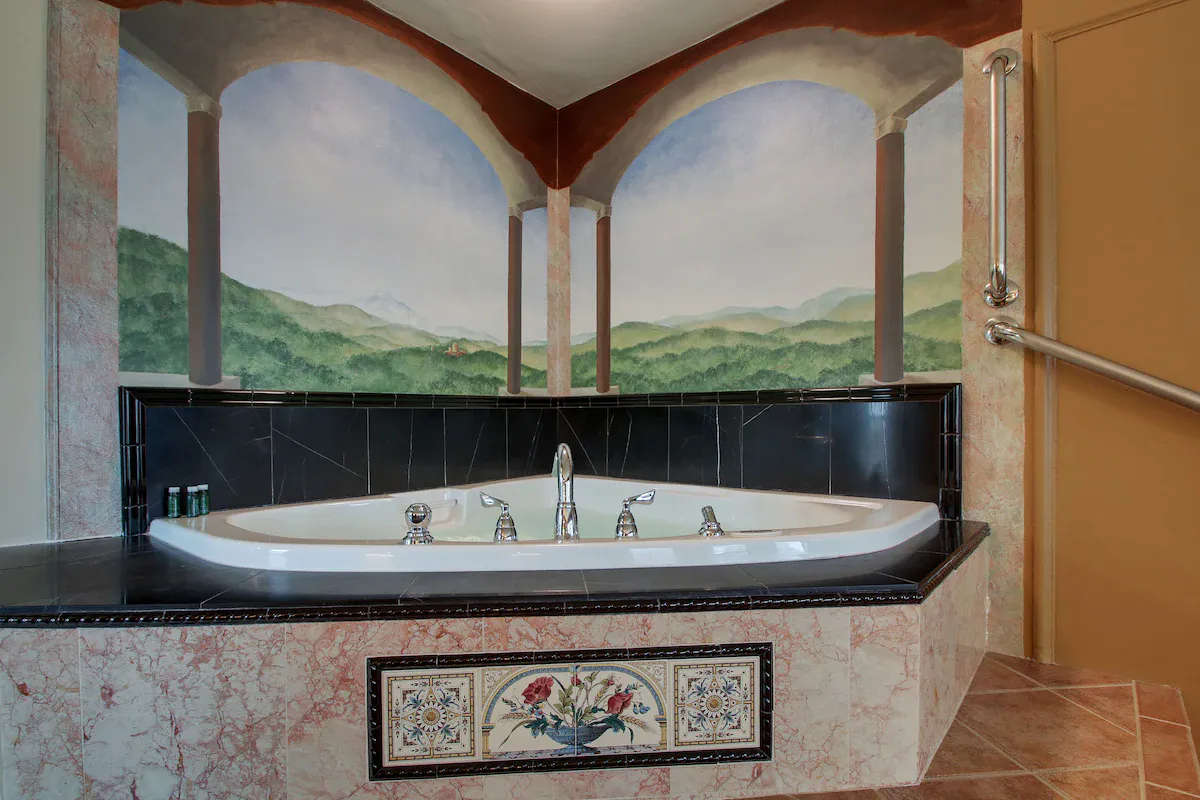Image of The Knickerbocker on the Lake with hot tub in room