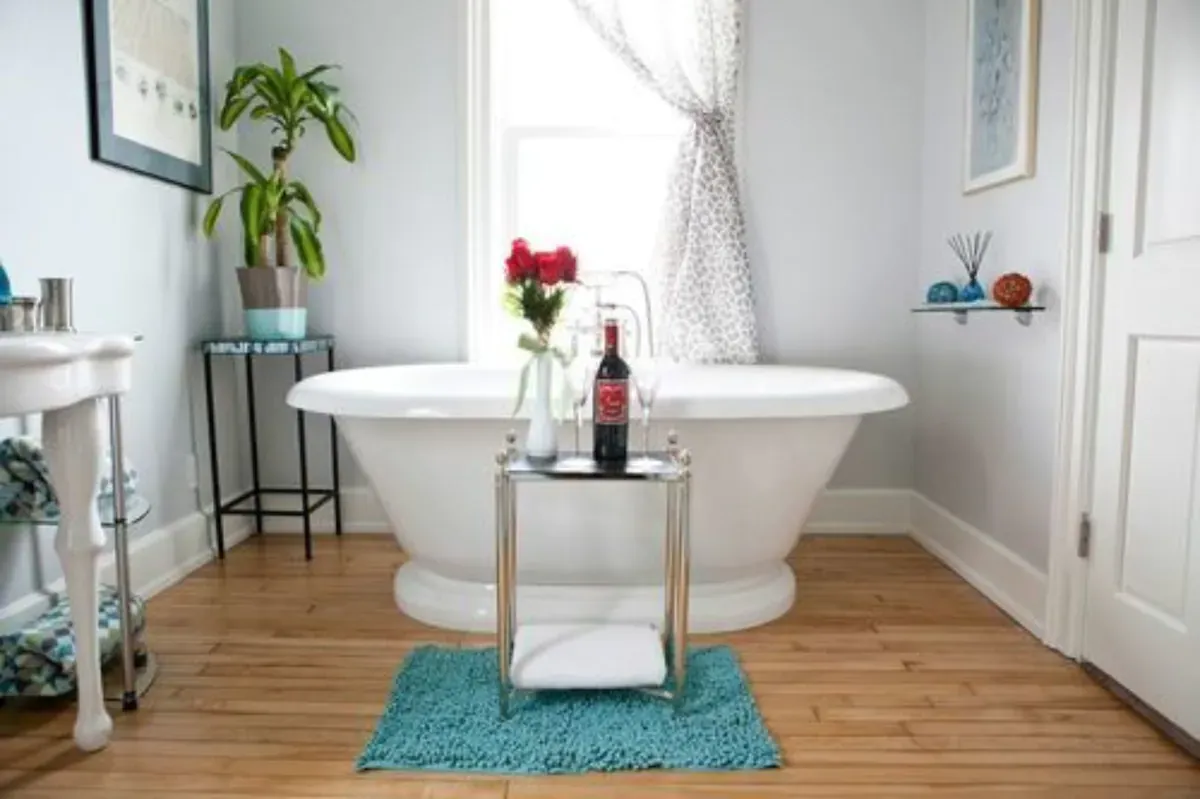 Image of The Muse Gallery Guesthouse with hot tub in room